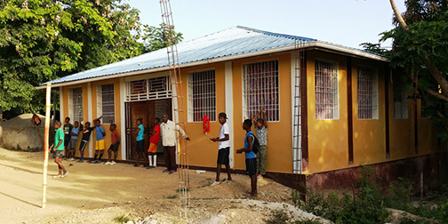 Des jeunes de Palmiste-à-Vin et Frère Léandre